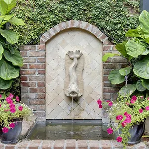 https://under-the-red-door-on-monterey.top-hotels-in-savannah.com